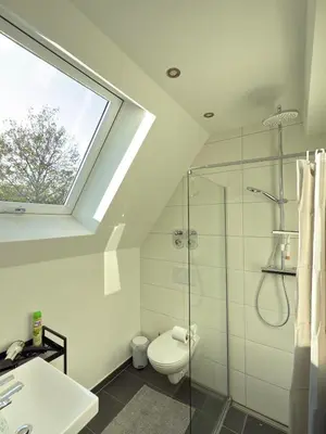 Ein Badezimmer in der Unterkunft Neu! Exclusives City-Apartment - Fußbodenheizung, Regendusche, Waschmaschine