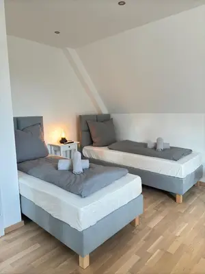 Ein Bett oder Betten in einem Zimmer der Unterkunft Neu! Exclusives City-Apartment - Fußbodenheizung, Regendusche, Waschmaschine
