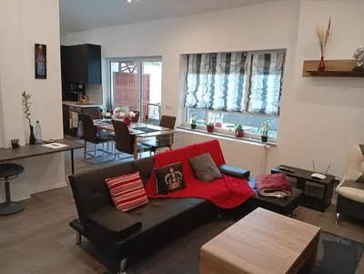 Ein Sitzbereich in der Unterkunft VipStay - Stilvoll und geräumige Apartments mit Terasse oder Balkon, Küche, kostenloses Parken, WLAN, Smart Tv