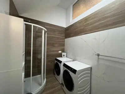 Ein Badezimmer in der Unterkunft VipStay - Stilvoll und geräumige Apartments mit Terasse oder Balkon, Küche, kostenloses Parken, WLAN, Smart Tv