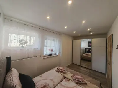 Ein Bett oder Betten in einem Zimmer der Unterkunft VipStay - Stilvoll und geräumige Apartments mit Terasse oder Balkon, Küche, kostenloses Parken, WLAN, Smart Tv