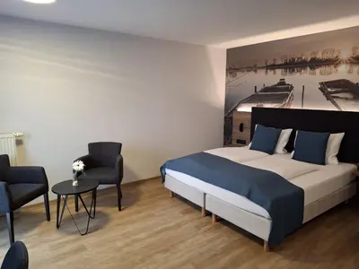 Ein Bett oder Betten in einem Zimmer der Unterkunft Hotel am Hardtsee