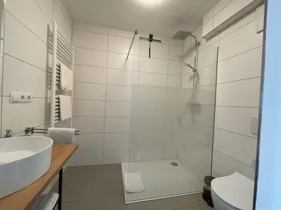 Ein Badezimmer in der Unterkunft Gästezimmer im Weingut Kissel