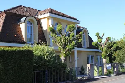 Das Gebäude in dem sich die Ferienwohnung befindet