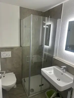 Ein Badezimmer in der Unterkunft Sabrina Penthaus mit einem Schlafzimmer