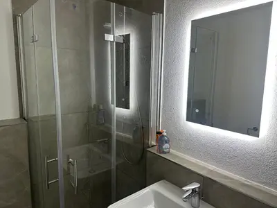 Ein Badezimmer in der Unterkunft Sabrina Penthaus mit einem Schlafzimmer