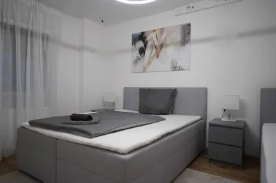 Ein Bett oder Betten in einem Zimmer der Unterkunft Moderne Ferienwohnung mit Kochinsel in Sinsheim Zentral ruhig und Netflix - Erstbezug WeHome Komfort
