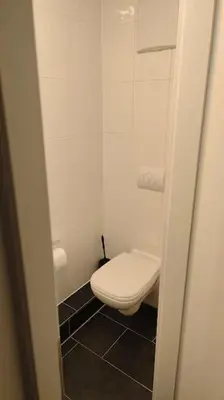 Ein Badezimmer in der Unterkunft Luxury 口 Studio Knox PrimeTV 口 8min zum S-Hbf