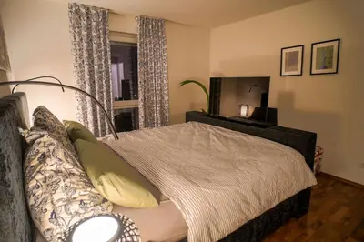 Ein Bett oder Betten in einem Zimmer der Unterkunft Luxury 口 Studio Knox PrimeTV 口 8min zum S-Hbf