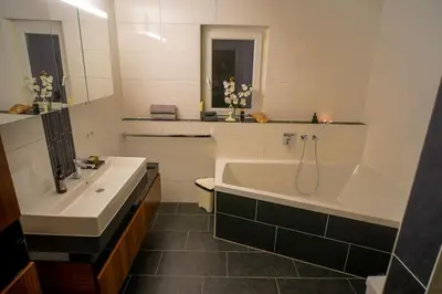 Ein Badezimmer in der Unterkunft Luxury 口 Studio Knox PrimeTV 口 8min zum S-Hbf