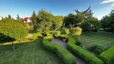 Ein Garten an der Unterkunft Weingut und Gästehaus Fritz