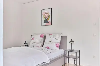 Ein Bett oder Betten in einem Zimmer der Unterkunft Zentral und ruhig Netflix Balkon Parkplatz