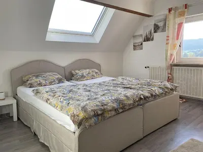 Ein Bett oder Betten in einem Zimmer der Unterkunft gemütliche Ferienwohnung an der Enz