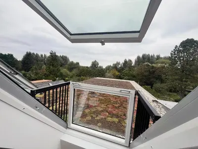 Ein Balkon oder eine Terrasse in der Unterkunft Modern & gemütlich - Dachstudio in S-Bahn-Nähe Frankfurt - Darmstadt