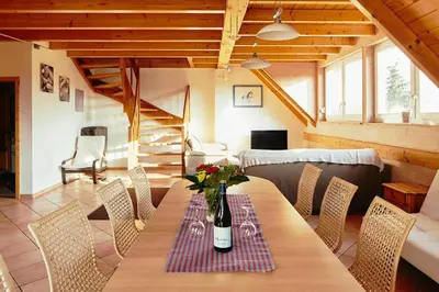 Ein Sitzbereich in der Unterkunft Ferienwohnung Lisa 95qm, angenehm ruhig