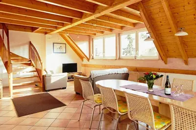 Ein Sitzbereich in der Unterkunft Ferienwohnung Lisa 95qm, angenehm ruhig