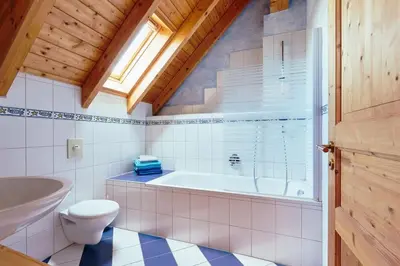 Ein Badezimmer in der Unterkunft Ferienwohnung Lisa 95qm, angenehm ruhig