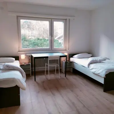 Ein Bett oder Betten in einem Zimmer der Unterkunft MZK Maier Günstig Zentral Einfach 75qm