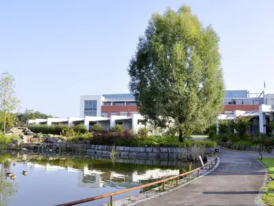 Blick auf einen Fluss in der Nähe des Hotels