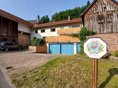 Das Gebäude in dem sich die Ferienwohnung befindet