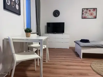 TV/Unterhaltungsangebot in der Unterkunft bookandstay24 Die-burg 4 Zimmerwohnung mit Küche und Balkon bei Darmstadt, Frankfurt, RheinMain Gebiet