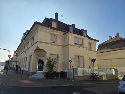 Das Gebäude in dem sich das Privatzimmer befindet