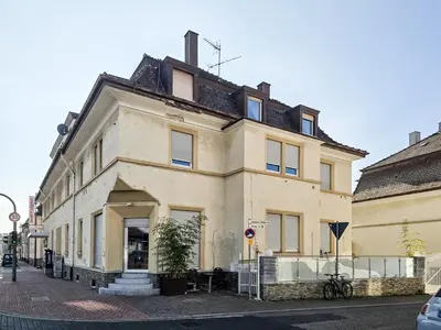 Das Gebäude in dem sich das Privatzimmer befindet