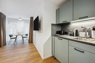 Küche/Küchenzeile in der Unterkunft Limehome Karlsruhe Sophienstr