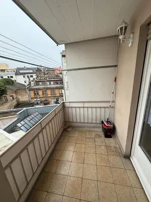 Ein Balkon oder eine Terrasse in der Unterkunft Cosy, beautiful and central apartment