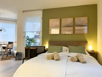 Ein Bett oder Betten in einem Zimmer der Unterkunft LuBu Stay Central, Cozy, with Workspace and Parking