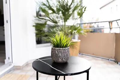 Ein Balkon oder eine Terrasse in der Unterkunft LuBu Stay Central, Cozy, with Workspace and Parking