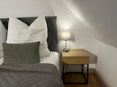 Ein Bett oder Betten in einem Zimmer der Unterkunft BELLA - Business&Family Ap 16, 100m vom Konzerteingang Schloß, Parkplatz, SmartTV, Netflix, Waschmaschine, 24h Checkin, 46qm