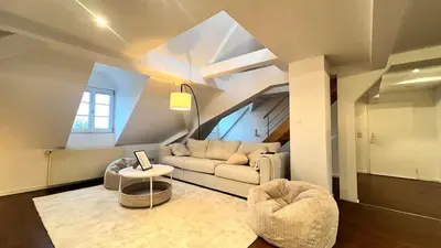 Ein Sitzbereich in der Unterkunft LudwigsHome Zentral, Spacious, 120qm, Klima