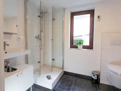 Ein Badezimmer in der Unterkunft bookandstay24 Rossdorf II ganzes Haus bei Darmstadt, Frankfurt, Rhein Main Gebiet