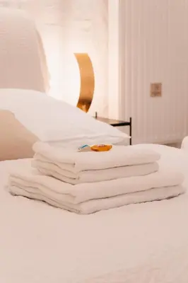 Ein Bett oder Betten in einem Zimmer der Unterkunft namastay! Gartensuite in bester Lage Mannheims