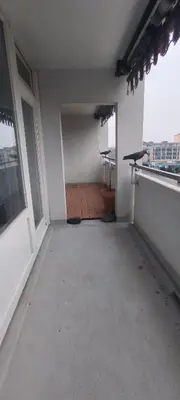 Ein Balkon oder eine Terrasse in der Unterkunft MINDESTBUCHUNG 3 Monate!!! Optimal gelegen in NI, nur 10 km nach Frankfurt Main und zum Flughafen