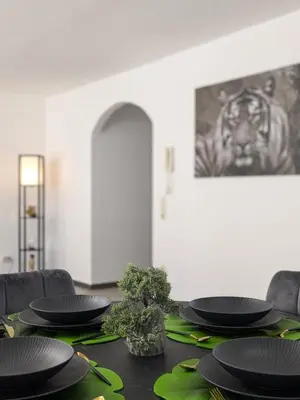 Ein Sitzbereich in der Unterkunft Große helle Wohnung nähe Audi und Lidl IT