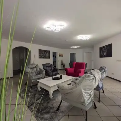 Große helle Wohnung nähe Audi und Lidl IT