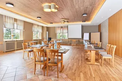 Ein Sitzbereich in der Unterkunft Landhotel Kuralpe Kreuzhof