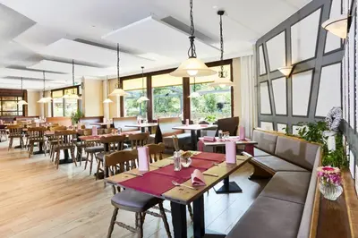 Ein Sitzbereich in der Unterkunft Landhotel Kuralpe Kreuzhof