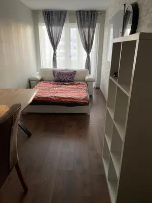 Ein Bett oder Betten in einem Zimmer der Unterkunft a private room in a shared apartment