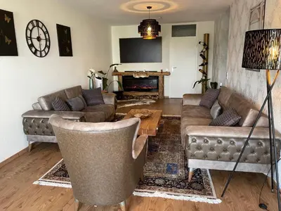Ein Sitzbereich in der Unterkunft a private room in a shared apartment