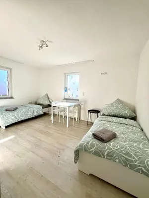 Ein Bett oder Betten in einem Zimmer der Unterkunft Ganze Wohnung - Küche - Balkon - Parkplatz - WLAN - bis zu 6 Personen