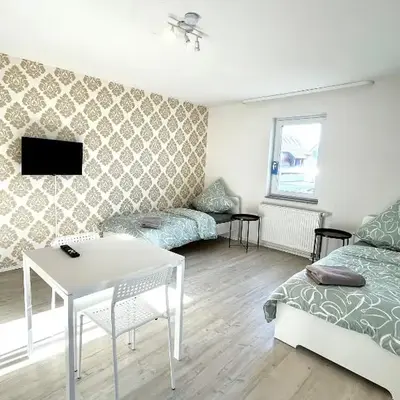 Ganze Wohnung - Küche - Balkon - Parkplatz - WLAN - bis zu 6 Personen