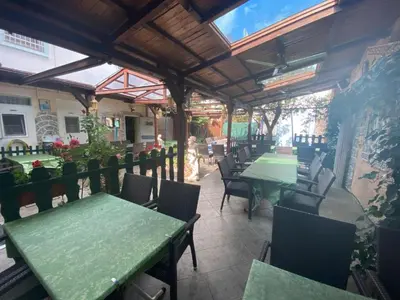 Ein Restaurant oder anderes Speiselokal in der Unterkunft Family and Friends Dannstadt