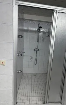 Ein Badezimmer in der Unterkunft Möbliertes Zimmer Brühlstraße 55