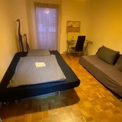 Privatzimmer im 1 OG in einem Reihenhaus mit gemeinschaftlichen Zimmern