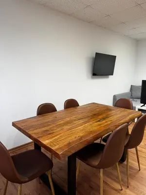 TV/Unterhaltungsangebot in der Unterkunft D1 Frankfurt 230m2 - 7 Einzelzimmer mit 2 Parkplätzen