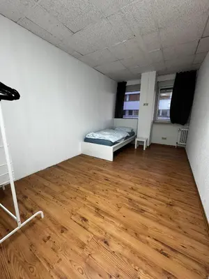 Ein Bett oder Betten in einem Zimmer der Unterkunft D1 Frankfurt 230m2 - 7 Einzelzimmer mit 2 Parkplätzen