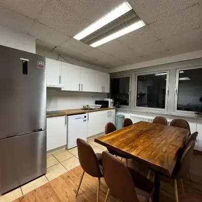 D1 Frankfurt 230m2 - 7 Einzelzimmer mit 2 Parkplätzen